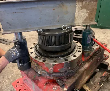 
            Servis strojov a zariadení
    