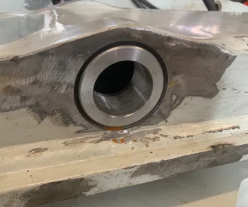 
            Opravy dier, otvorov ramien a čapov
    