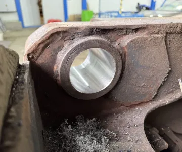 
            Opravy dier, otvorov ramien a čapov
    