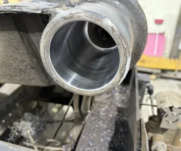 
            Opravy dier, otvorov ramien a čapov
    