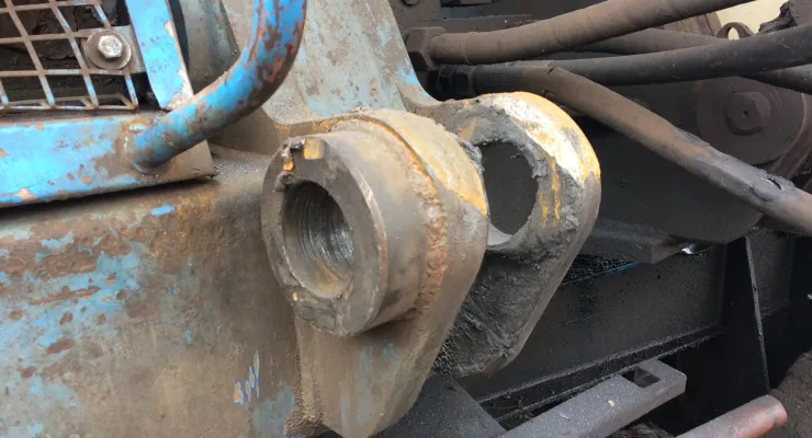 
            Opravy dier, otvorov ramien a čapov
    